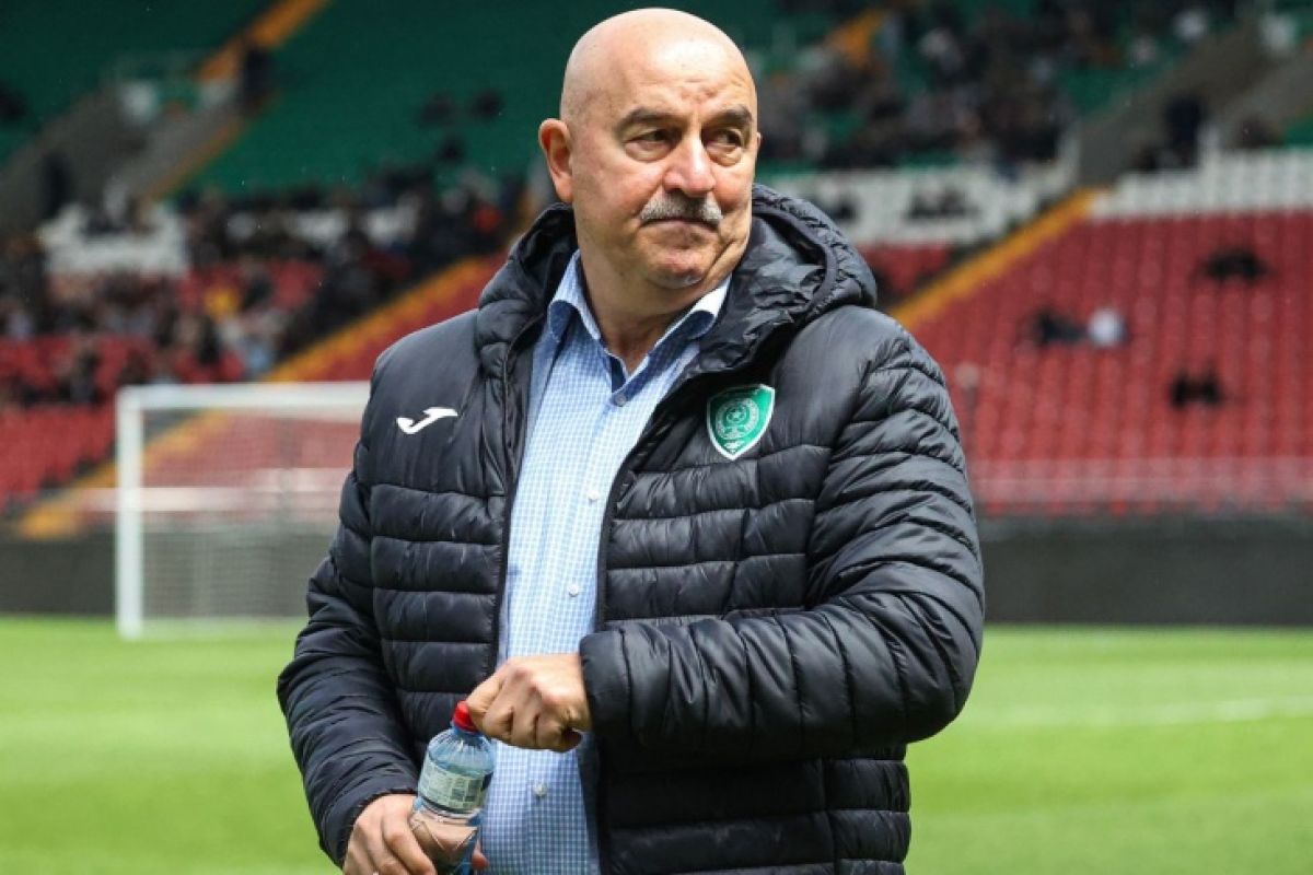 Максим Самородов Станислав Черчесов пен Магомед Әдиевті салыстырды